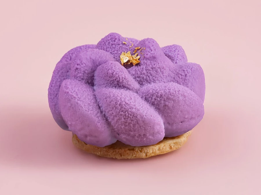 "Лаванда-смородина" Муссовое пироженое