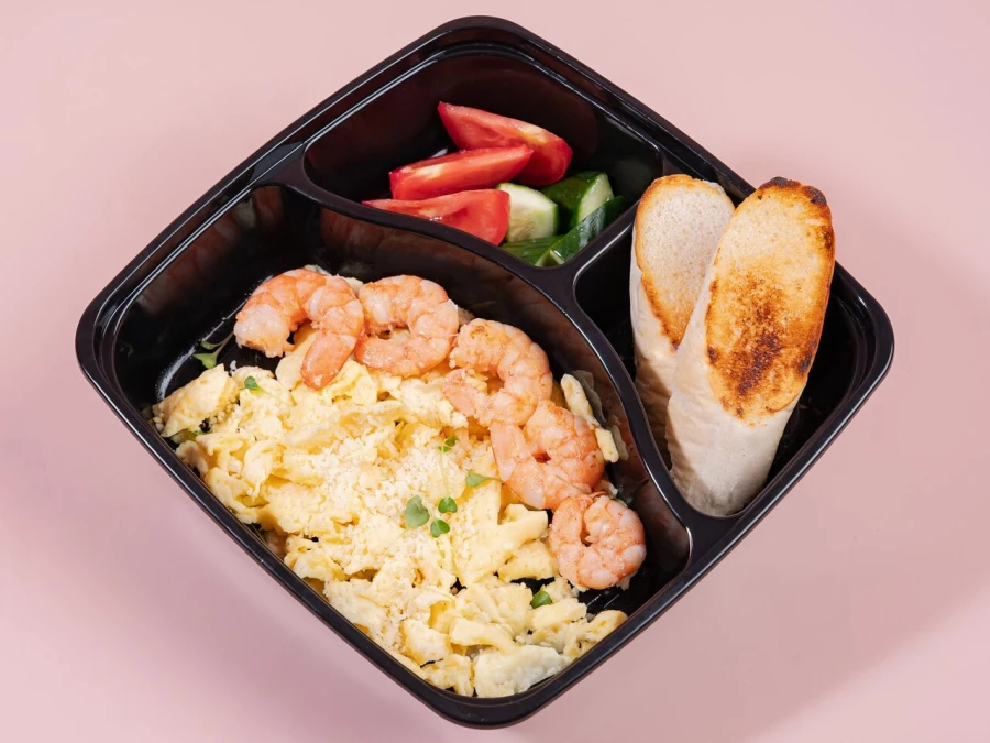 Скрембл с креветками