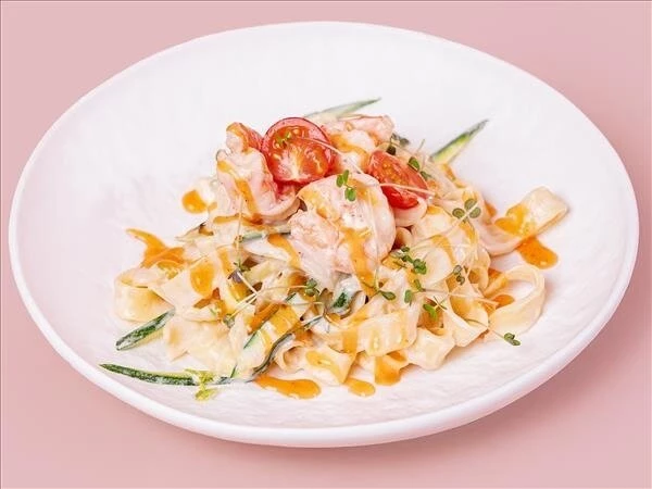 Фетучини с креветкой и соусом чили-манго