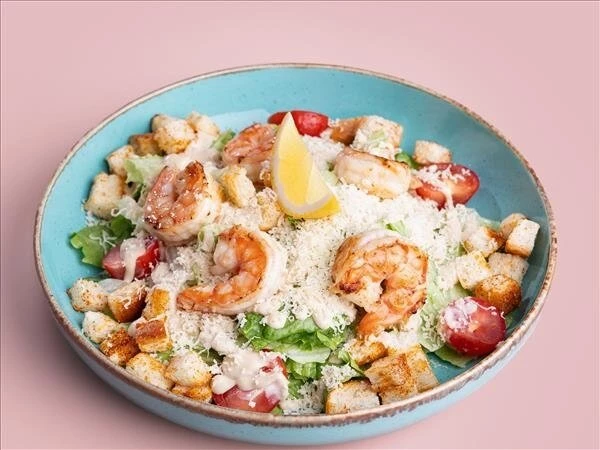 Салат «Цезарь с креветками»