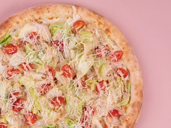 Пицца «Цезарь с курицей»