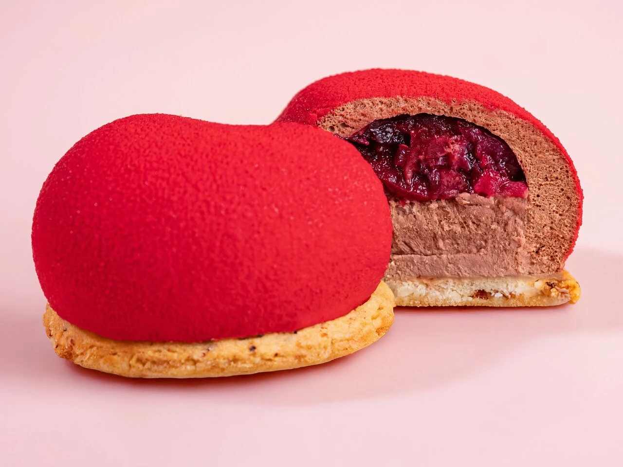 "Вишневое сердце"  Муссовое пироженое 