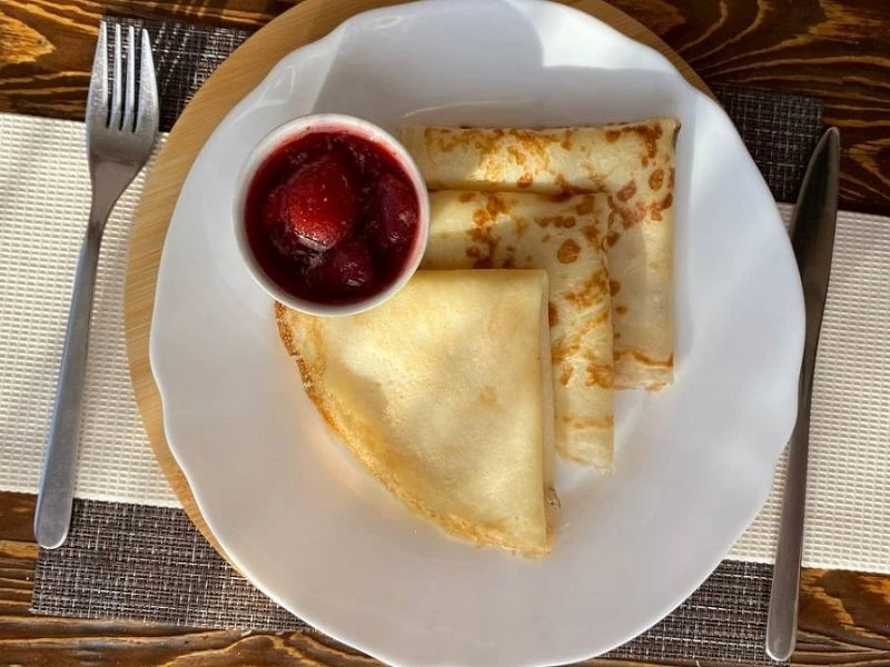 Блинчики с клубничным вареньем