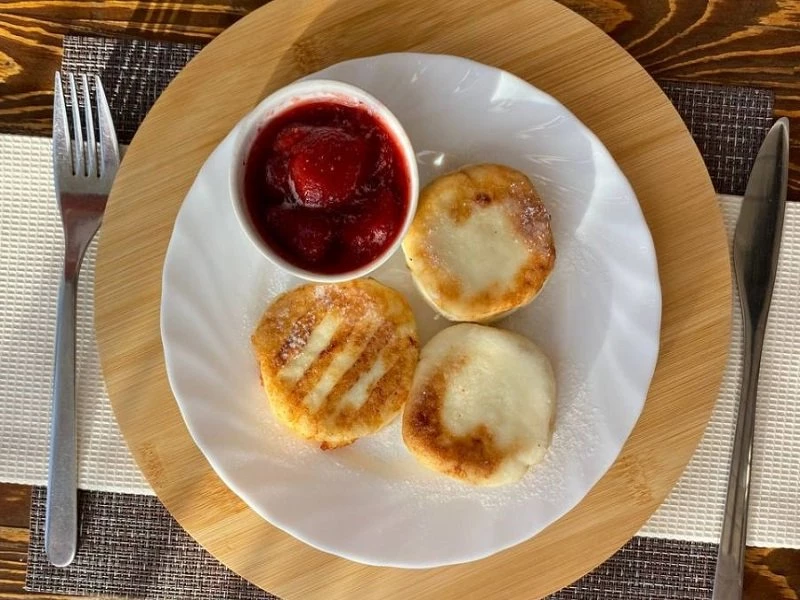 Сырники с клубничным вареньем