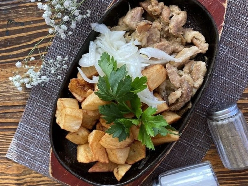Жарёха со свининой и свежими шампиньонами