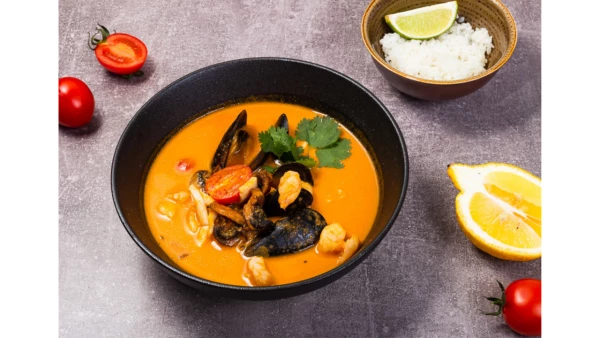 Том ям с морепродуктами