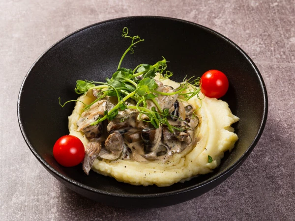 Бефстроганов с картофельным пюре