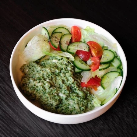 Шпинатный скрембл с овощами