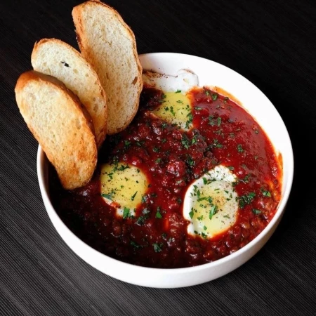 Шакшука с фаршем из мраморной говядины