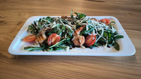 Салат с рукколой  с креветками