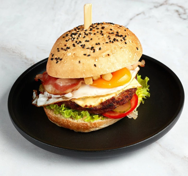 Биг бургер с мясной котлетой