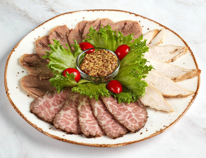 Мясная тарелка