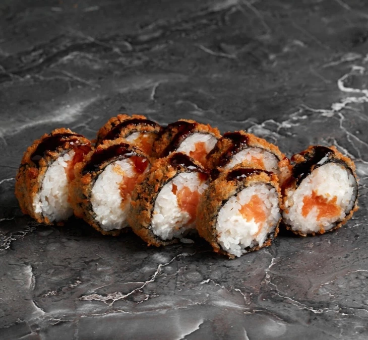 Темпурный ролл с лососем