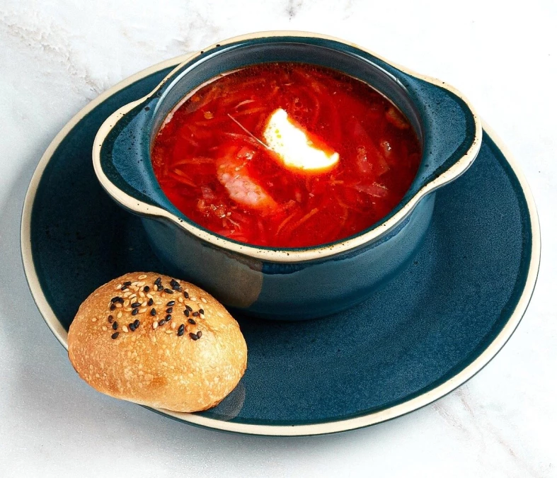 Борщ с пампушкой 