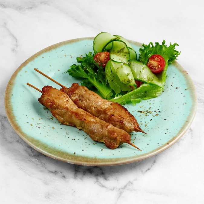 Куриные шашлычки со свежими овощами