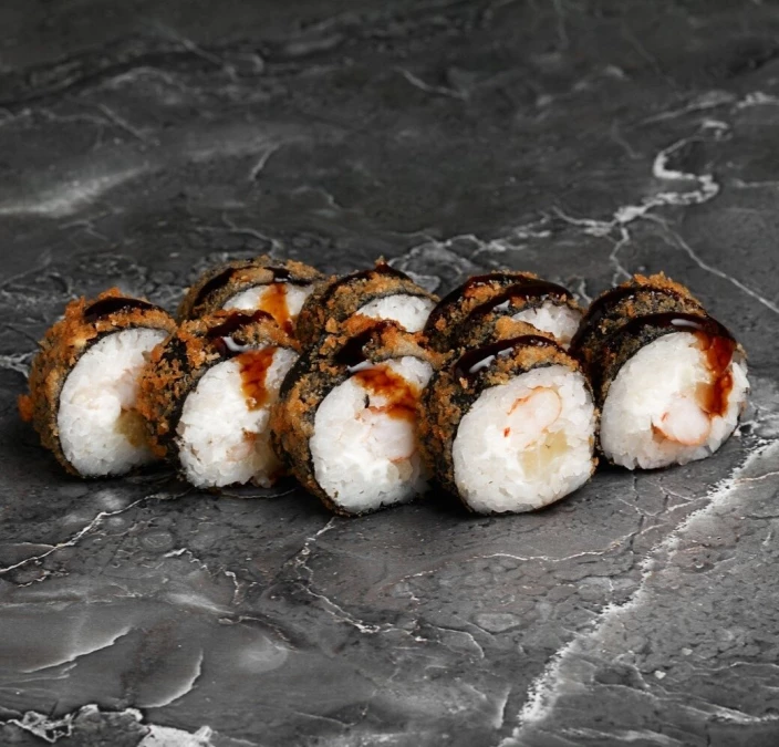 Темпурный ролл с креветкой и ананасом