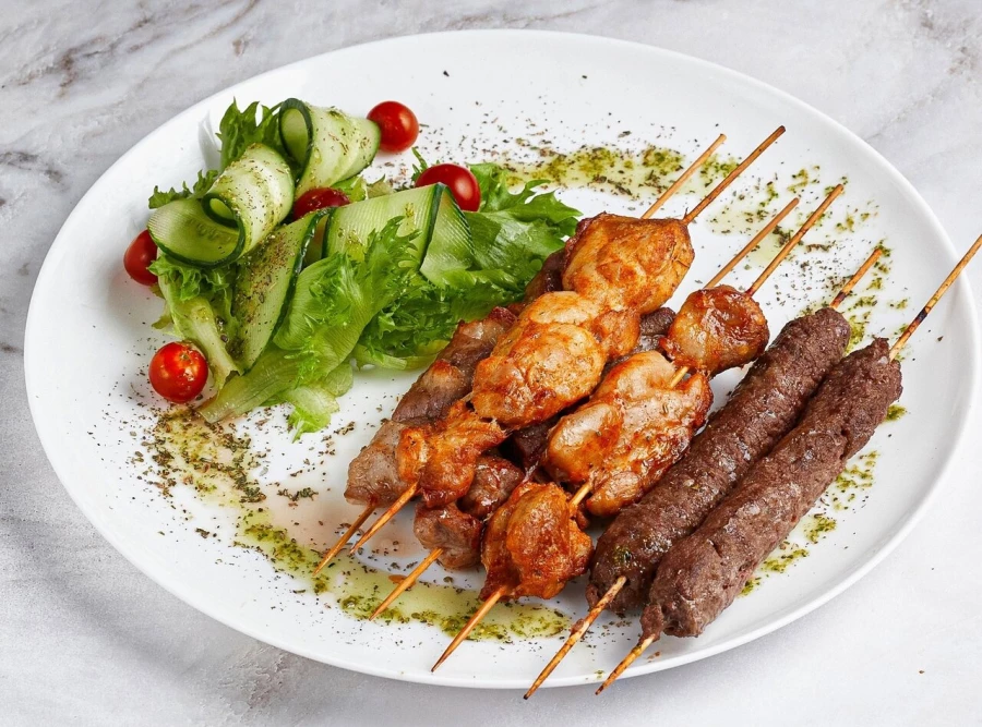 Мясные шашлычки микс 