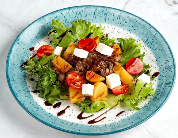 Теплый салат с куриной печенью 