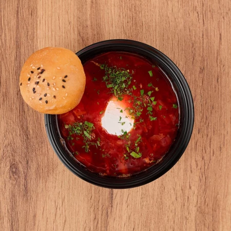 Борщ со сметаной и булочкой ланч