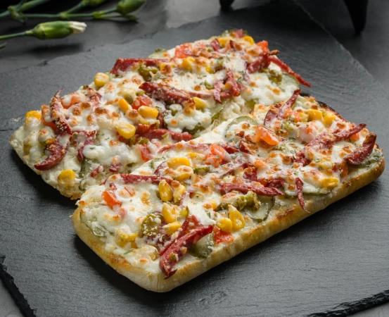 Горячие бутерброды с халапеньо и копченостями