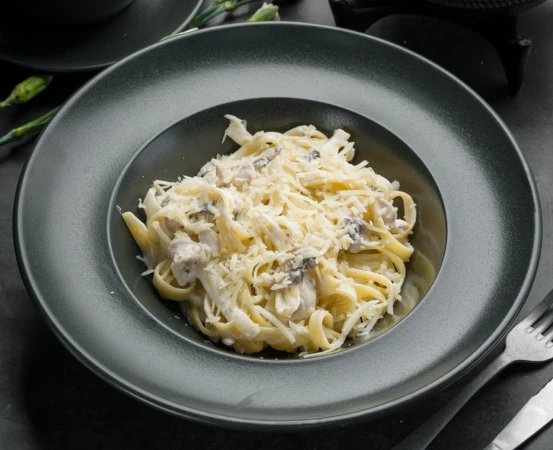 Паста с курицей и грибами