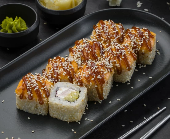 Ролл с курицей и такуаном запеченный