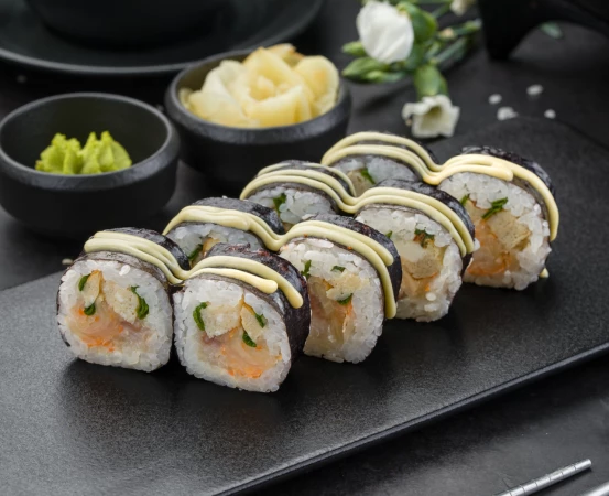 Ролл с сельдью и соусом Васаби холодный