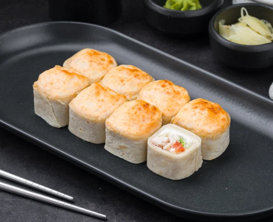 Ролл-тортилья с курицей и салатом