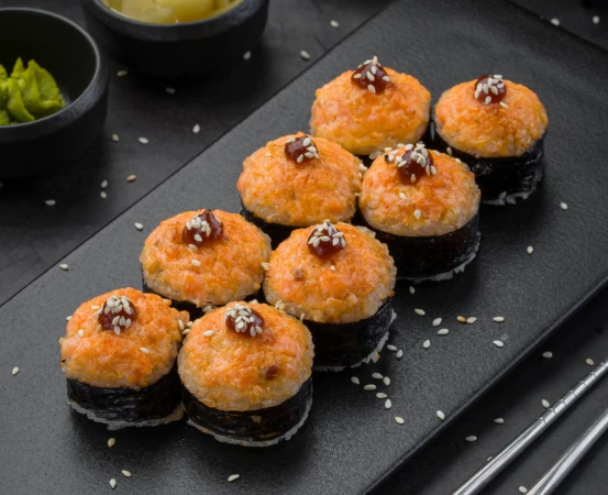 Ролл Вулкан с лососем запеченный