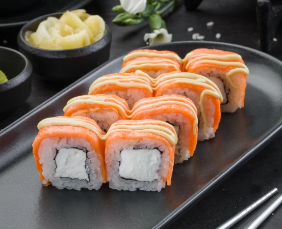 Запеченная Филадельфия с соусом Васаби