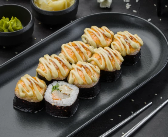 Ролл Запеченный с сельдью и соусом Васаби