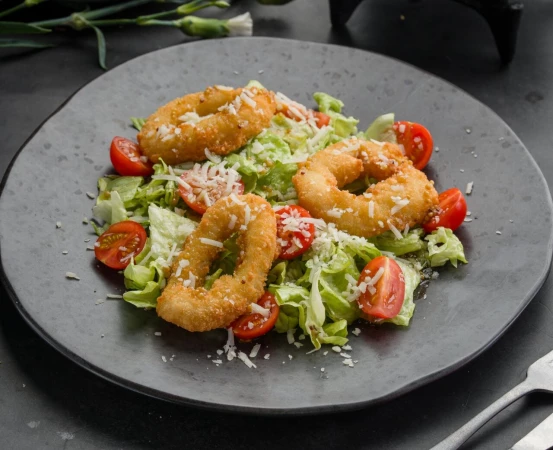 Салат с кальмарами
