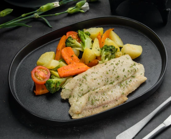 Тилапия с печеными овощами