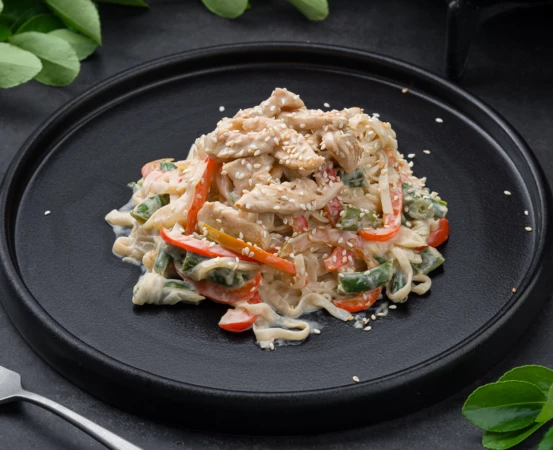 Удон в кокосовом соусе с курицей
