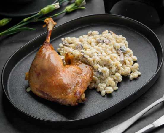 Утиная ножка конфи с Птитим