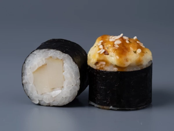 Маки запеченные копченый кальмар