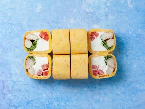 Торнадо с курицей в тортилье