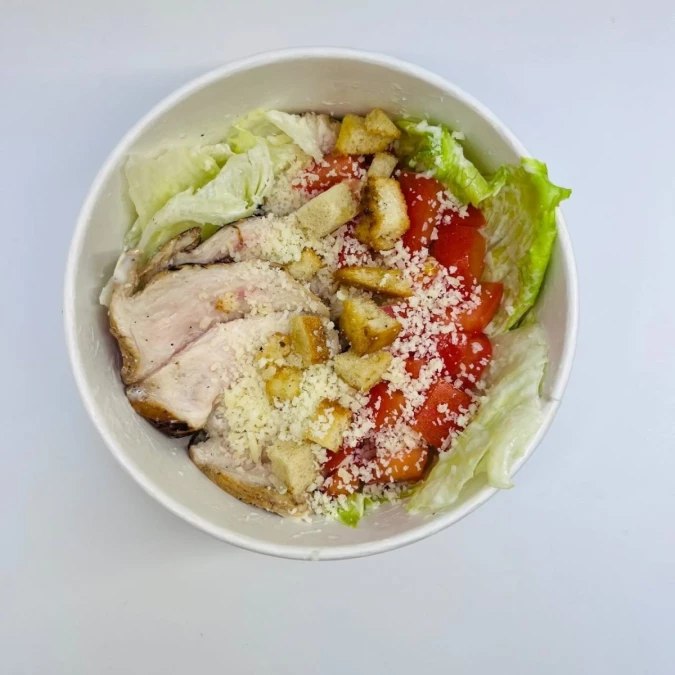 ЦЕЗАРЬ с курицей салат