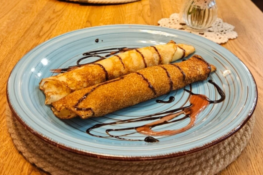 Блинчики с яблоком и корицей