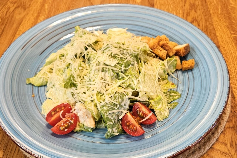 Салат Цезарь классический