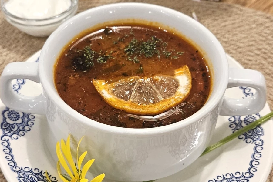 Солянка царская со сметаной