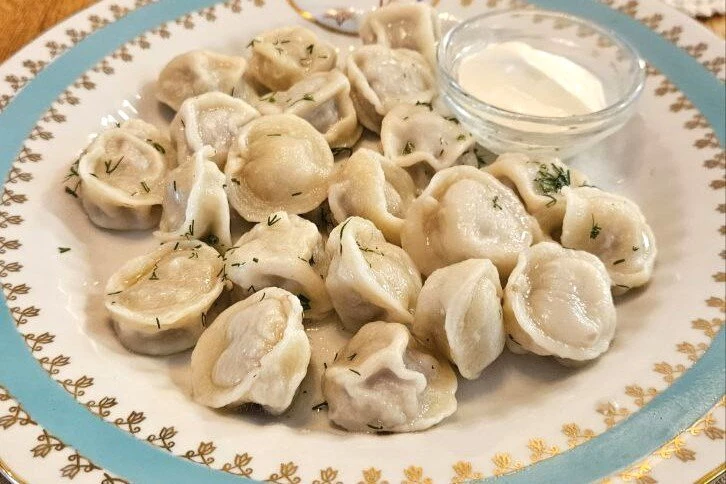 Пельмени домашние со сметаной