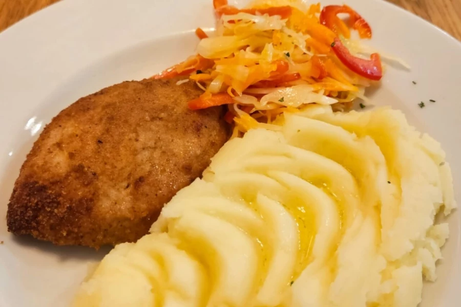 Котлета куриная (Гарнир на выбор)