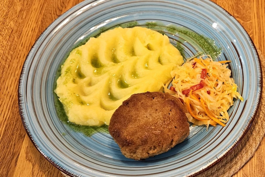 Котлета Романовская (Гарнир на выбор)