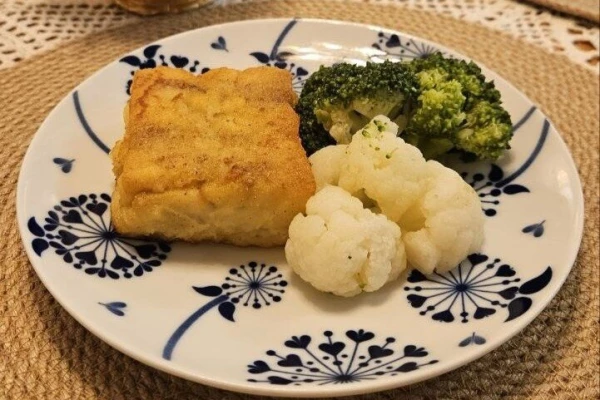 Минтай запеченный с овощами