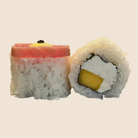 Ролл с опаленным тунцом