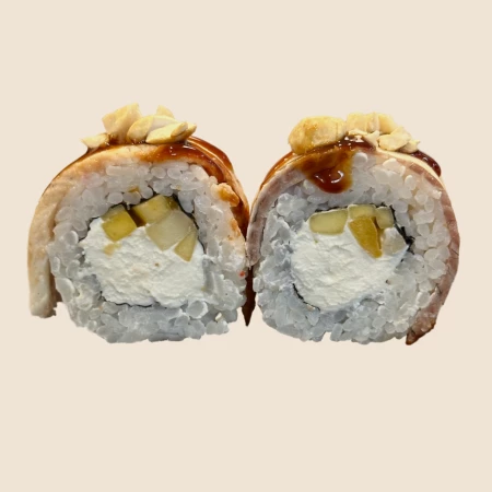 Ролл с копченым угрем и кешью