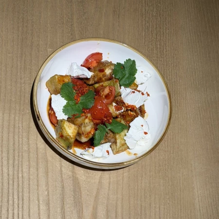 Салат "С хрустящими баклажанами"