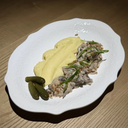 Бефстроганов с картофельным  пюре