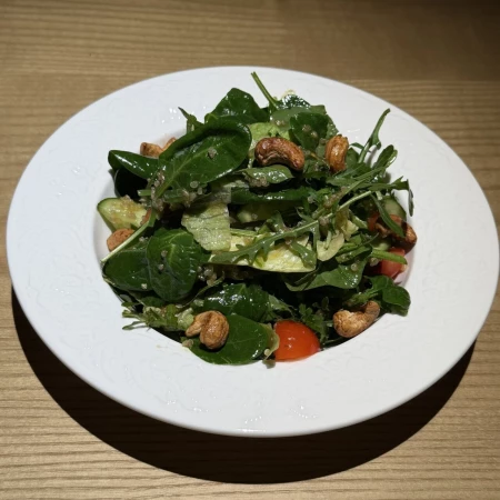 Салат с чукой и киноа